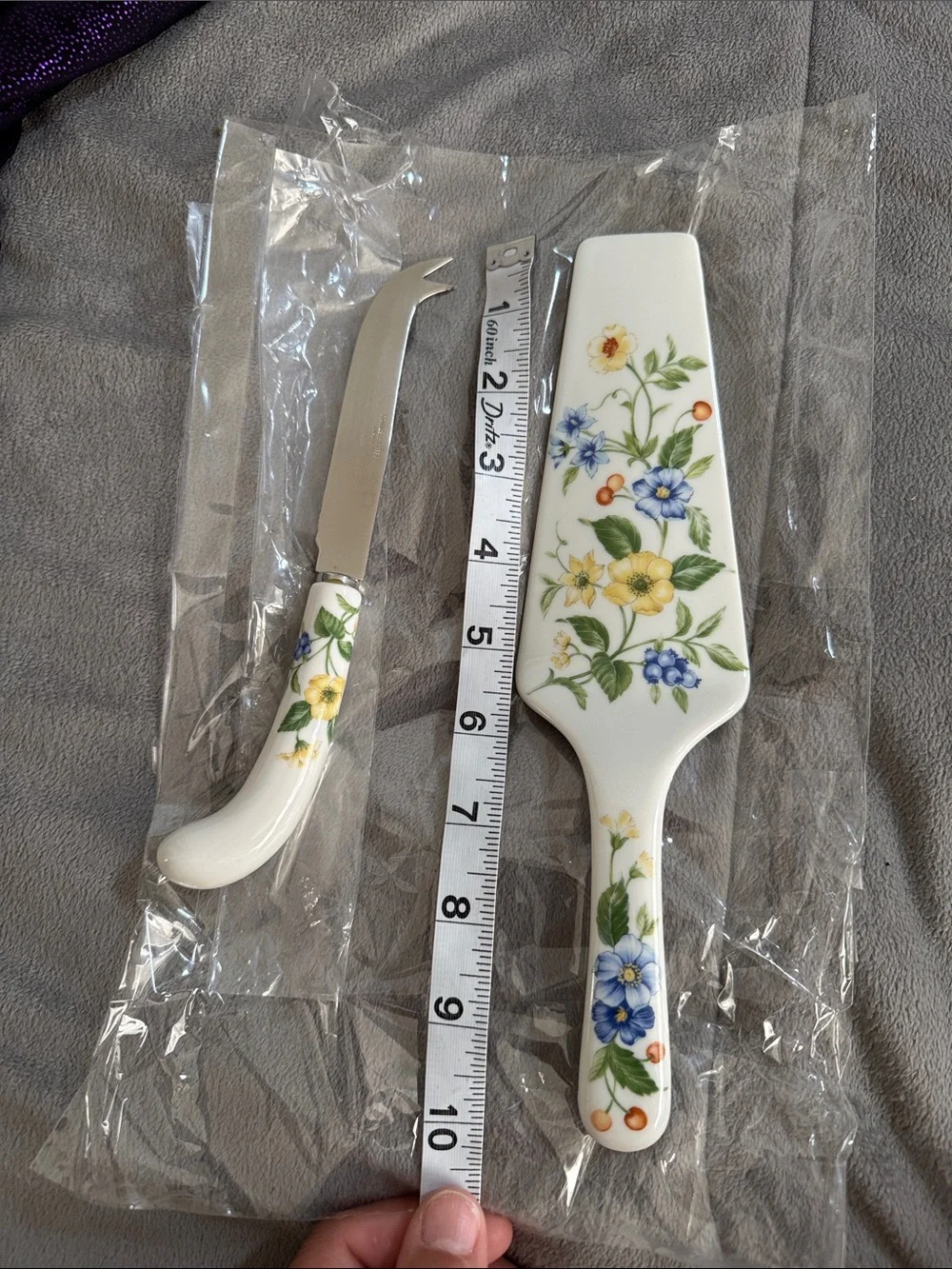 Andrea by Sadek 2 pc Porcelain Floral Cake Server and Knife Set - White